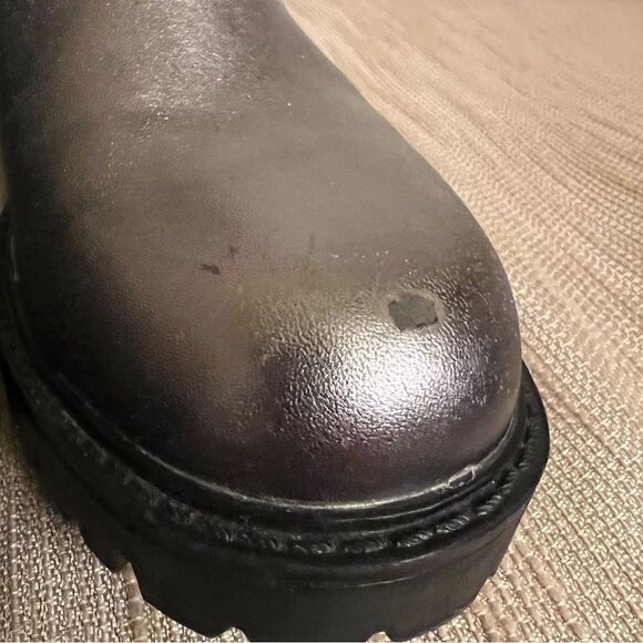 Charles By Charles David Radar Chelsea
Boot Pewter Metallic Size 8.5 - Picture 16 of 16